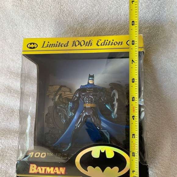 Limited 100th Edition Batman Figure Vintage 1996 - Picture 3 of 14
